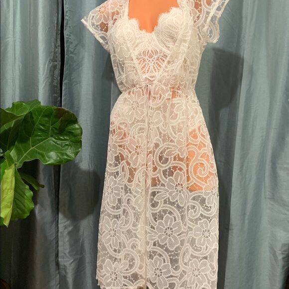 Victoria’s Secret embroidered lace high-low Kimono - Picture 7 of 13